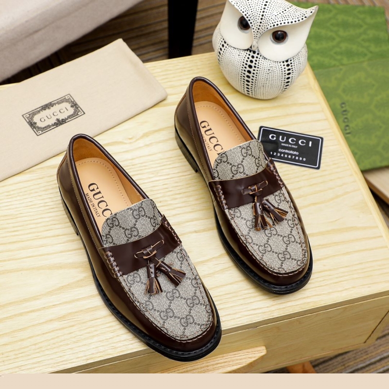 G*u*i leather shoes